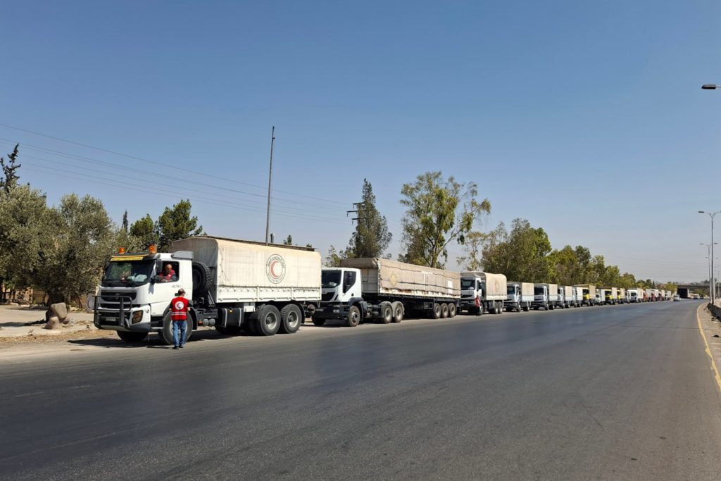 قافلة مساعدات لدعم نازحي السويداء والدفاع المدني يجلي 300 شخص لدمشق