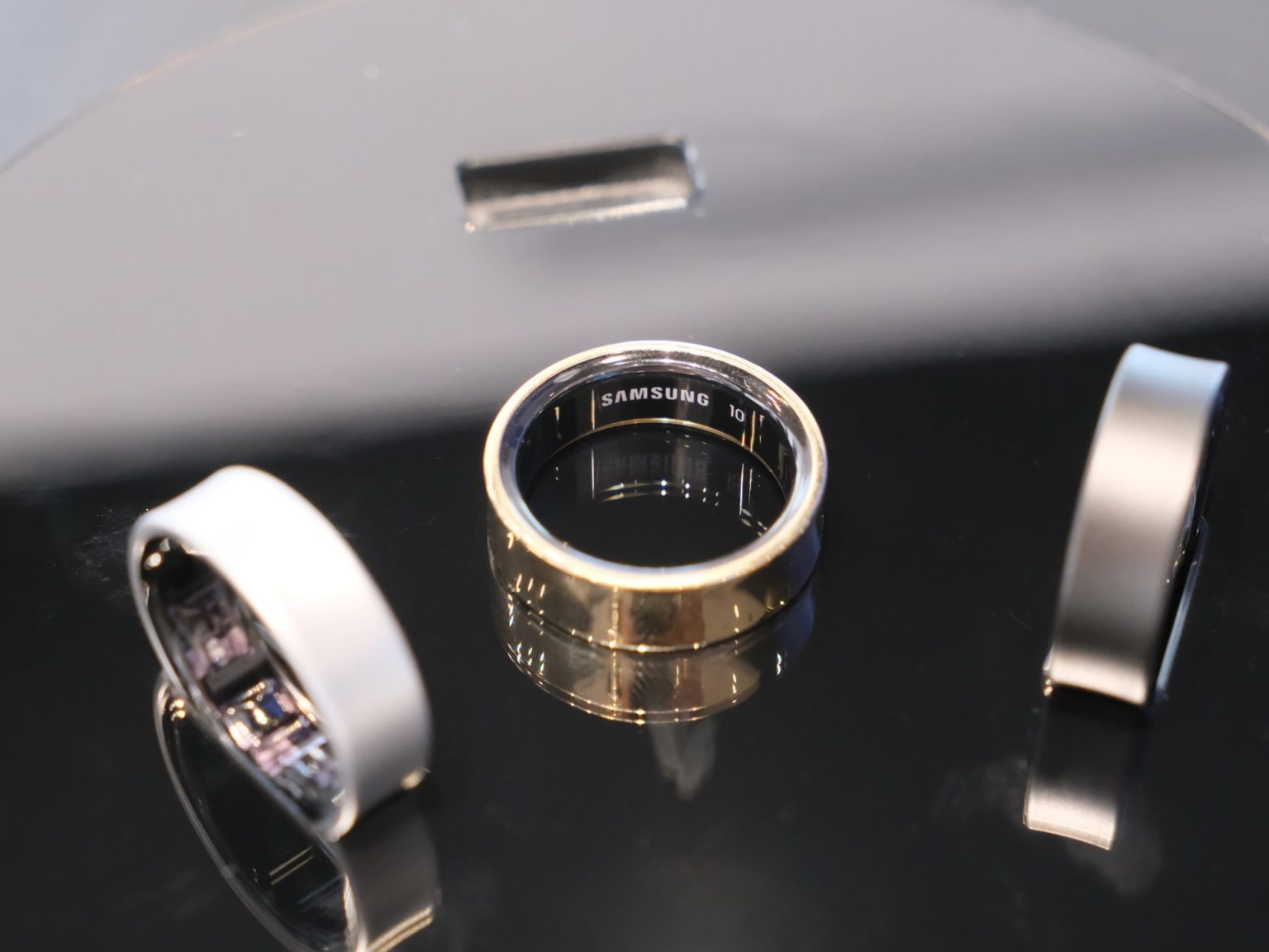 أقراط وخواتم ذكية.. ماذا تخبّئ سامسونغ لمستقبل التواصل؟