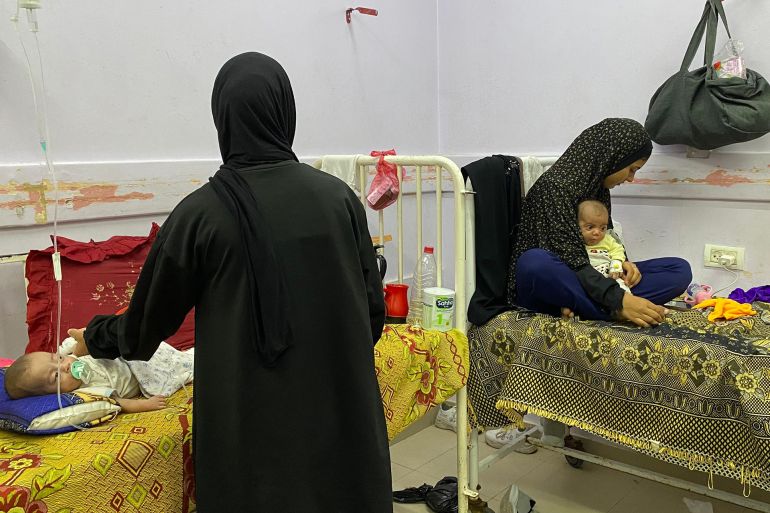 الدكتور خليل الدقران نسبة الاشغال في قسم الأطفال بمستشفى شهداء الأقصى 250_ نتيجة أمراض مرتبطة بالمجاعة وسوء التغذية-رائد موسى-دير البلح-الجزيرة نت