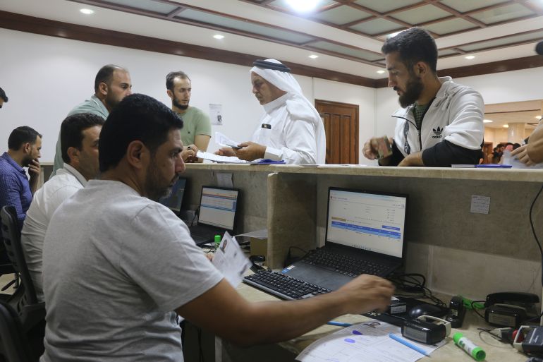 السوريين عانوا من عدم قدرتهم سابقاً بسبب ملاحقتهم من قبل النظام السوري(الجزيرة نت)_