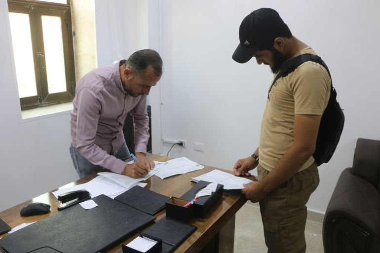 تسيير معاملات المواطنين في أفرع الهجرة(الجزيرة نت)