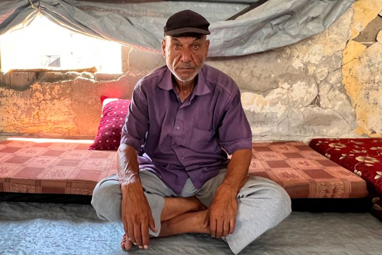 فضل البسيوني يعيش بين الحنين والصدمة ويستذكر أحياء مدينته التي يقول إنها مسحت من الوجود لكنه مصمم على العودة إليها