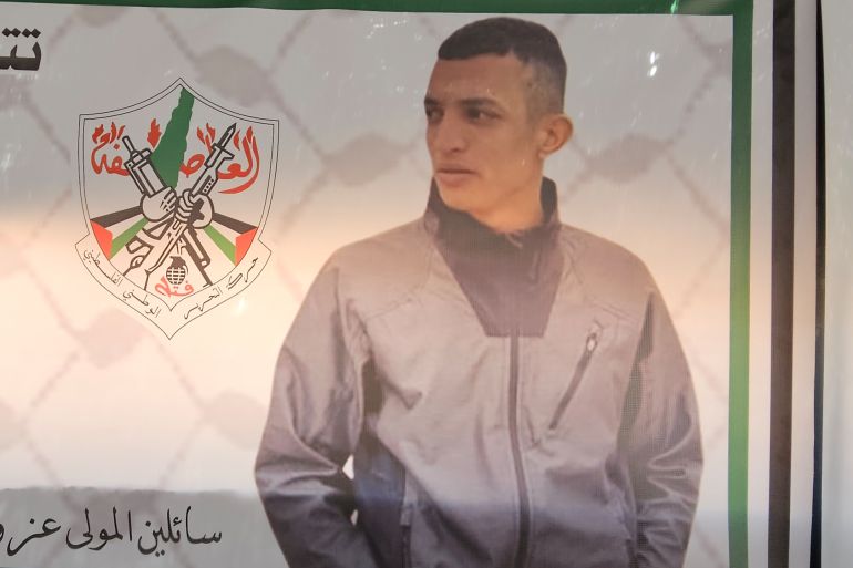 لافتات الشهيد سامر الزغارنة الذي استشهد في كمين لقوات الاحتلال خلال محاولته اجتياز الجدار الفاصل للبحث عن عمل داخل الخط الأخضر