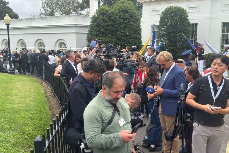 شهد البيت الأبيض حضورا إستثنائيا من مئات الصحفيين أكثر من نصفهم جاءوا من دول أوربا الغربية برفقة رؤسائهم المشاركون في قمة واشنطن