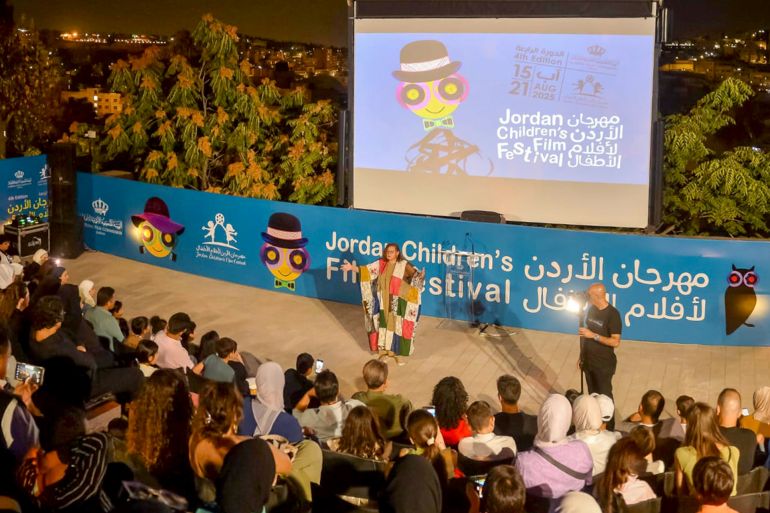 يمتد المهرجان لسبعة أيام من العروض والورش المختلفة - الجزيرة نت