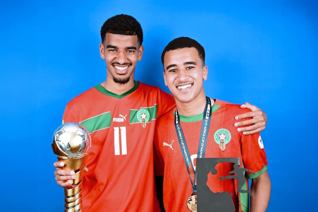 شقيقان مغربيان يوقعان لأياكس أمستردام في يوم واحد