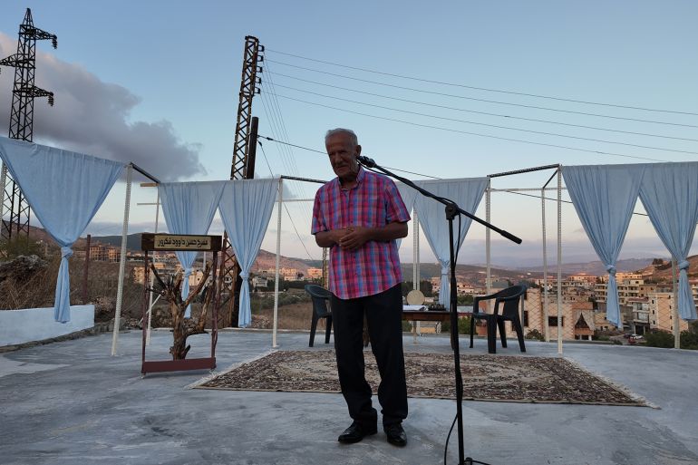 فقرات فنيّة مختلفة في افتتاح مسرح حسين شكرون في كفرّمان (الجزيرة)