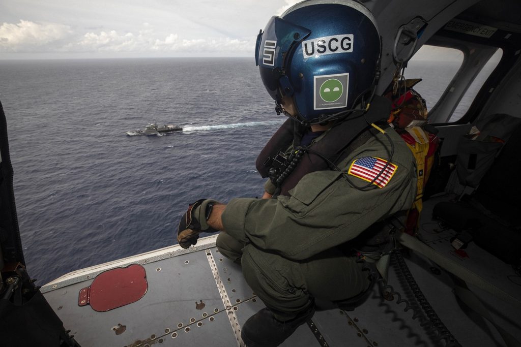 الصين تعلن إبعاد مدمرة أميركية قرب جزر سكاربورو