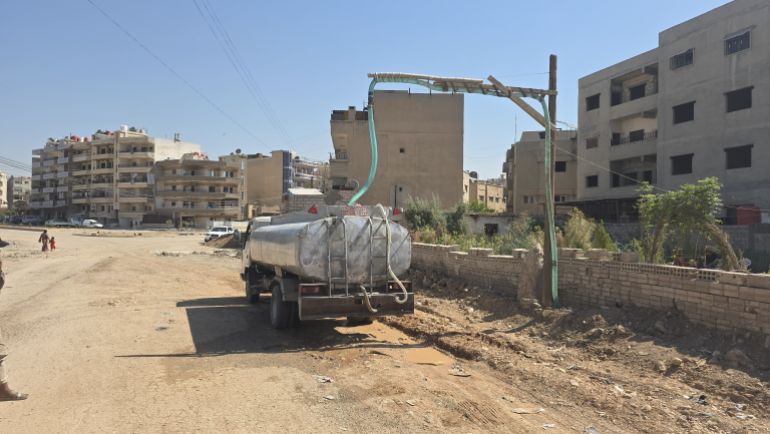 منهل خاص في احد الاحياء الشعبية لملئ صهاريج المياه