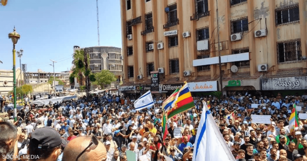 رُفع علم إسرائيل.. مظاهرات بالسويداء تطالب بحق تقرير المصير