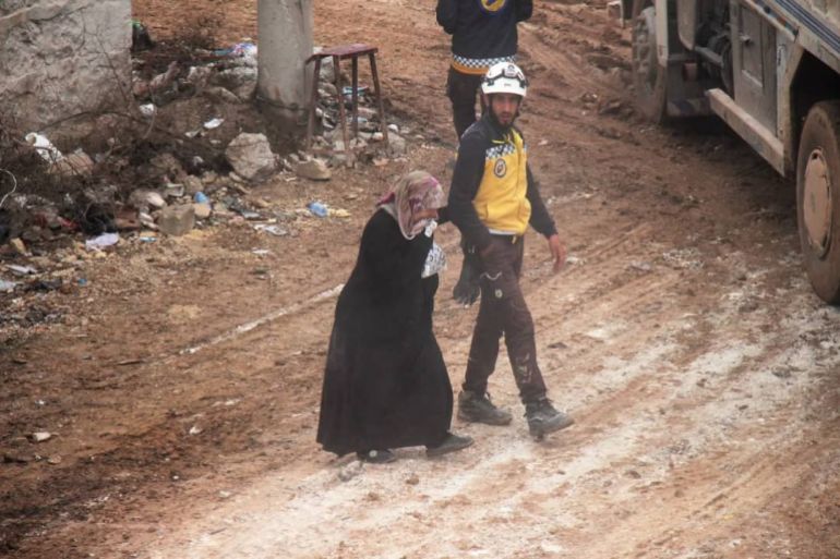 صور خاصة بالجزيرة نت للوقفة التي نظمها الدفاع المدني السوري للمطالبة بالأفراح عن حمزة العمارين