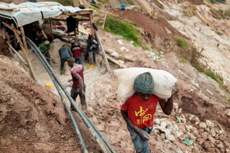 A labourer carries a sack of ore at the Rubaya coltan mine, in the town of Rubaya, which is controlled by M23 rebels, in the eastern Democratic Republic of Congo March 24, 2025. REUTERS/Zohra Bensemra