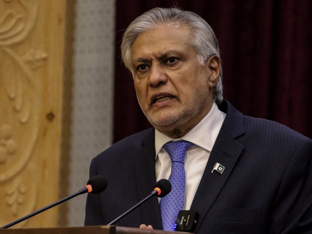 وزير خارجية باكستان في أول زيارة لبنغلاديش منذ 13 عاما