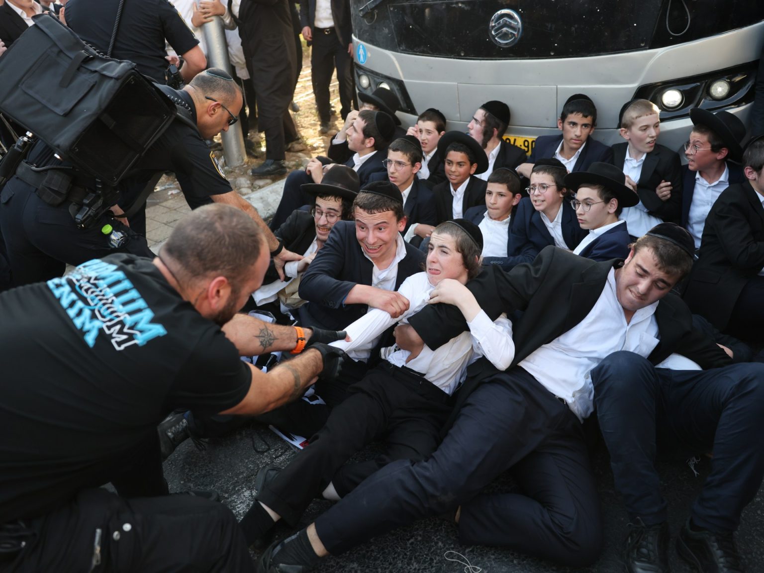 الحريديم يتظاهرون ضد التجنيد الإجباري في الجيش الإسرائيلي