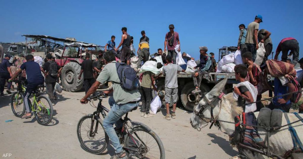 السماح لتجار محليين بإدخال بضائع إلى غزة.. ما أبعاد القرار؟