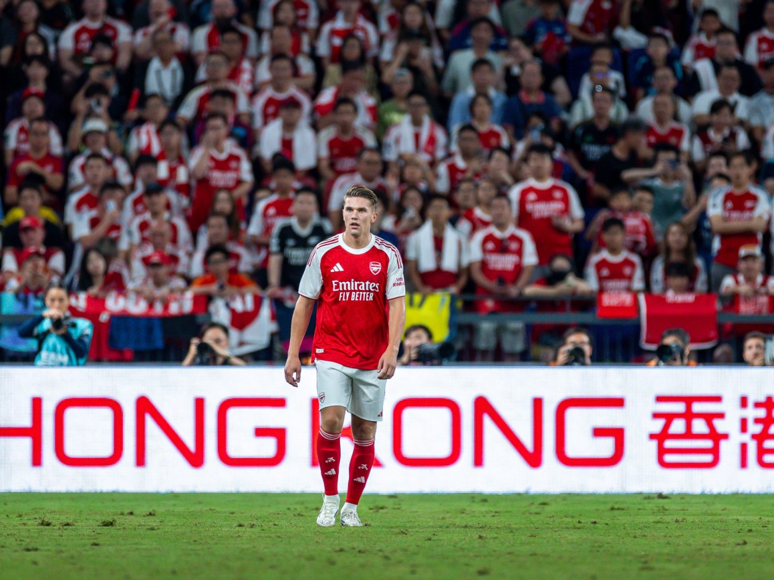 إطلاق نار وابتزاز.. تفاصيل صادمة حول صفقة انتقال غيوكيرس لأرسنال