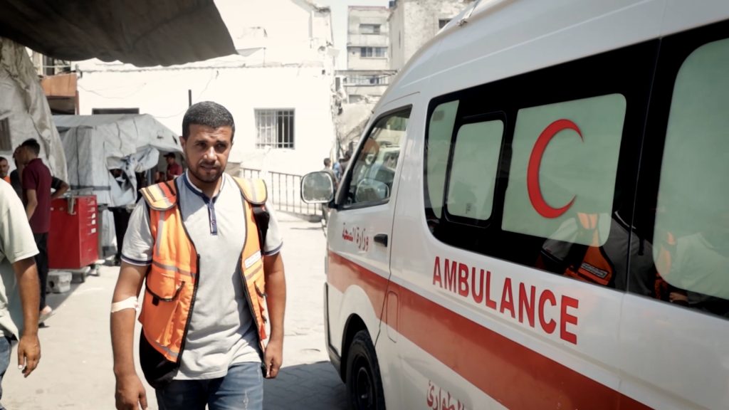 الرائد بصل: استهداف إسرائيلي مباشر للدفاع المدني في غزة يسفر عن مقتل 14 شخصا