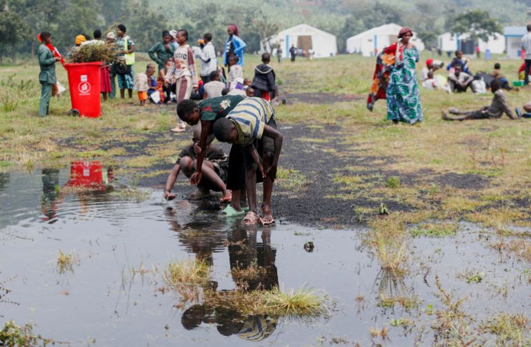 FILE PHOTO: Congolese civilians who fled from Goma, eastern Democratic Republic of Congo following fighting between M23 rebels and the Armed Forces of the Democratic Republic of the Congo (FARDC), wash their feet after arriving at a reception centre in Rugerero near Gisenyi, in Rubavu district, Rwanda, January 28, 2025. REUTERS/Thomas Mukoya/File Photo