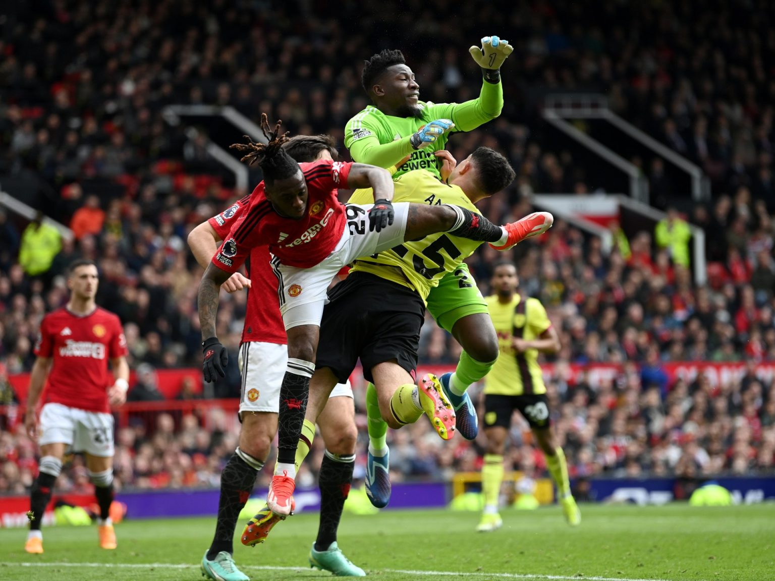 لجنة حكام الدوري الإنجليزي تتخذ قرارا حاسما يرفع عدد ركلات الجزاء