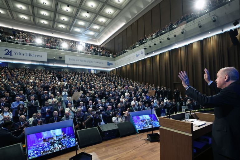 الرئيس أردوغان من حفل الذكرى الـ 24 لتأسيس الحزب- حساب الحزب على إكس 1