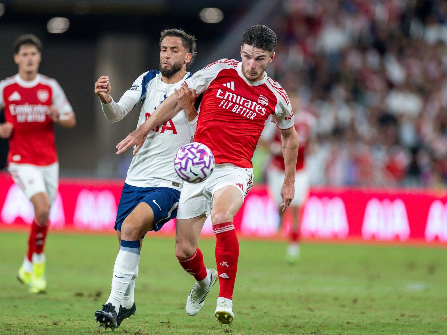 إقبال ضخم على تدريبات ومباريات أرسنال في هونغ كونغ