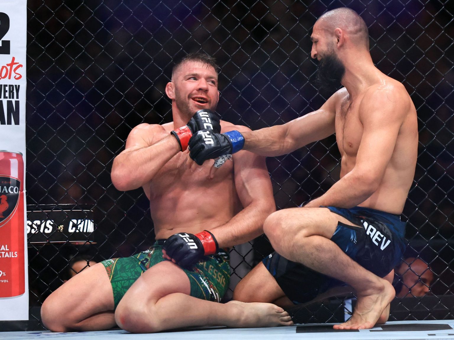 حمزة شيماييف بطل العالم للفنون القتال المختلطة.. قدرات لغوية استثنائية داخل وخارج الحلبة