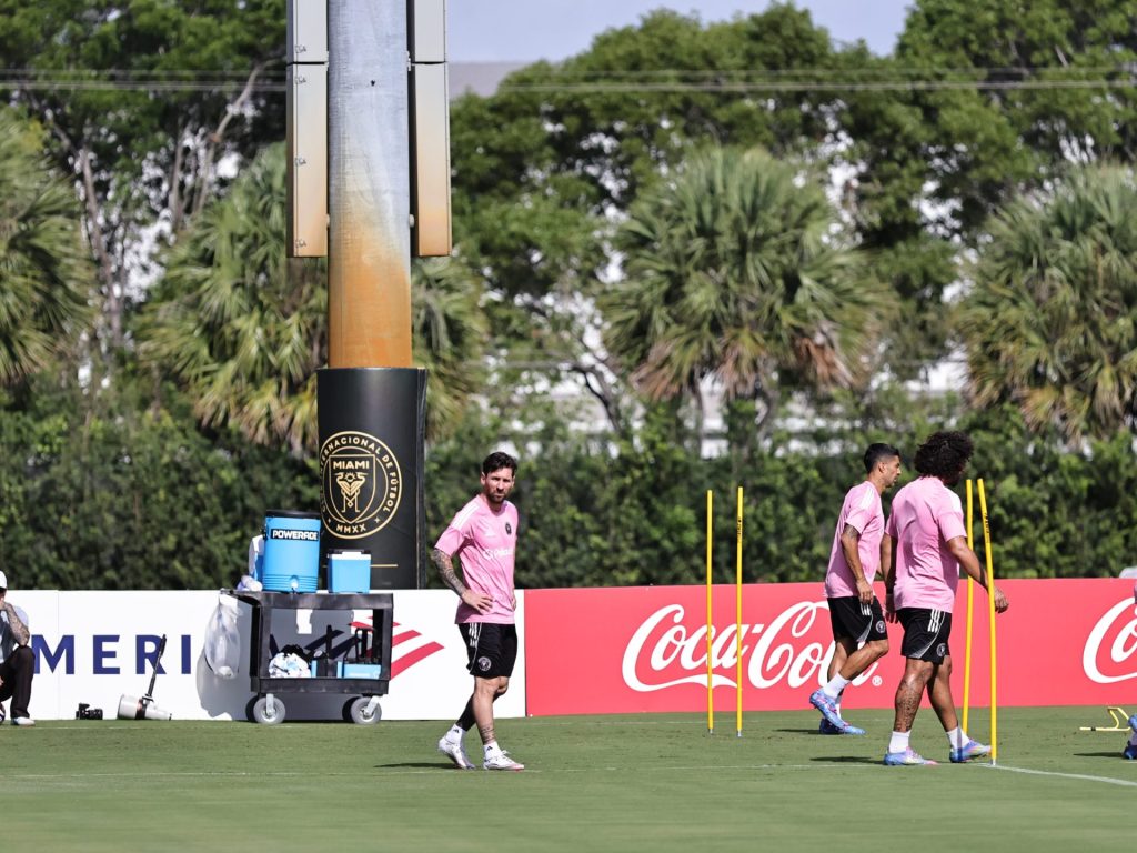 شاهد.. ميسي يقترب من العودة إلى الملاعب