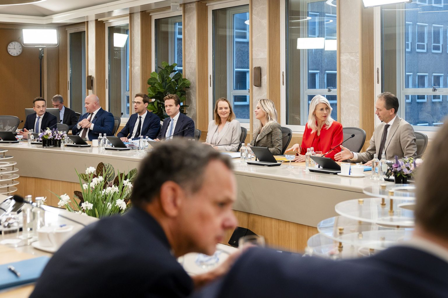 استقالات متلاحقة في الحكومة الهولندية بسبب الموقف من إسرائيل وحماس تشيد