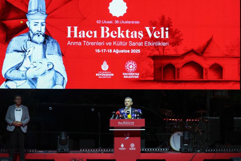 رئيس حزب الشعب الجمهوري أوغور أوزال في مؤتمر شعبي للحزب حساب الحزب على إكس