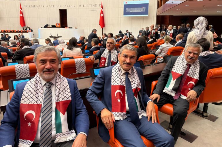 نواب من حزب العدالة والتنمية في الاجتماع