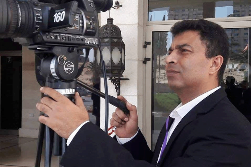 استشهاد الصحفي خالد المدهون بنيران الاحتلال شمالي غزة