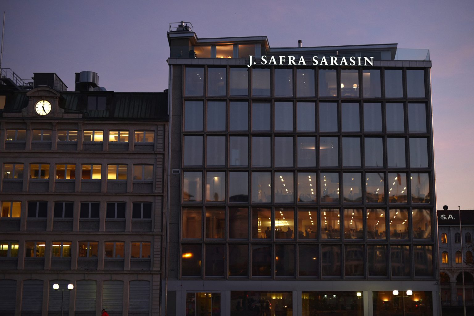 إدانة بنك سويسري بالفشل في منع عمليات غسل الأموال