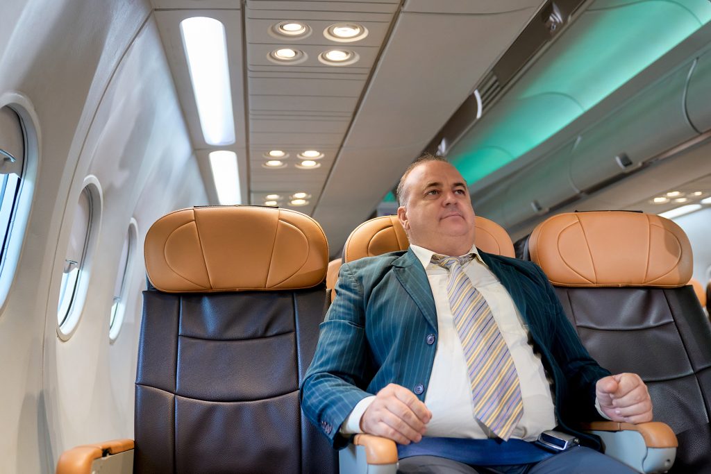 شركة طيران تفرض على أصحاب الأوزان الكبيرة شراء مقعد إضافي ابتداء من 2026