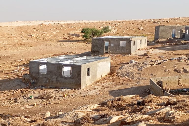 فلسطين-بيت لحم-عرب الرشايدة-شعب تيما-مساكن فلسطينية أجبر أصحابها على الهجرة ثم قام المستوطنون بتخريبها وتفكيك أسقفها ومصادرتها –أغسطس – 2025 (الجزيرة نت)