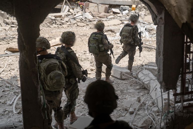 اشتباكات بين عناصر من المقاومة الفلسطينية وقوات لواء كفير في خانيونس.(تصوير المتحدث باسم الجيش الإسرائيلي عممها للاستعمال الحر لوسائل الإعلام)