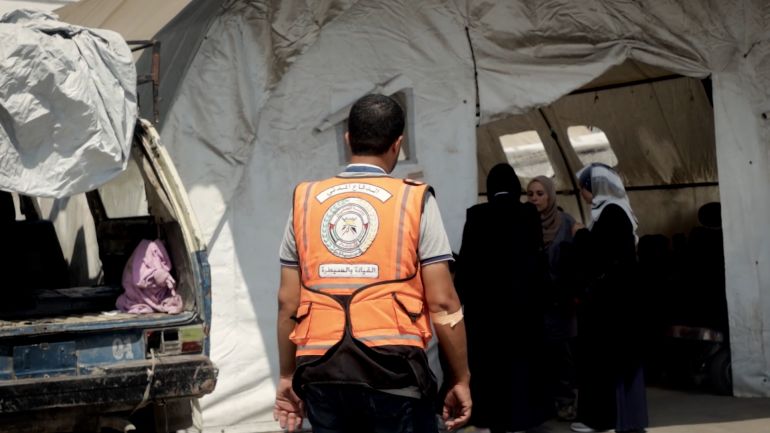 محمود بصل، الناطق باسم الدفاع المدني في قطاع غزة، يواصل إضرابه عن الطعام لليوم الحادي عشر احتجاجًا على سياسة التجويع ومنع إدخال المساعدات