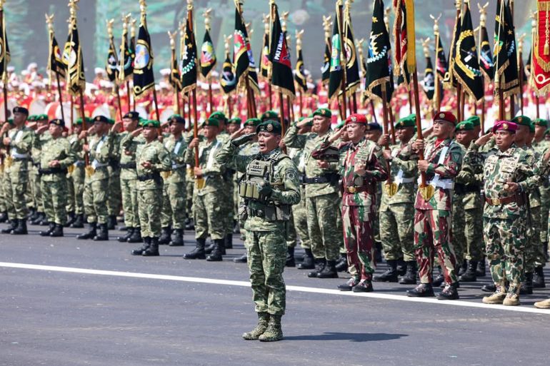 إندونيسيا في عيدها استقلالها الثمانين البحرية الإندونيسية