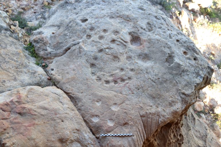 إحدى الصخور المنقوشة في موقع كاش كوش. صور: -/AMINE REGRAGUI /dpa