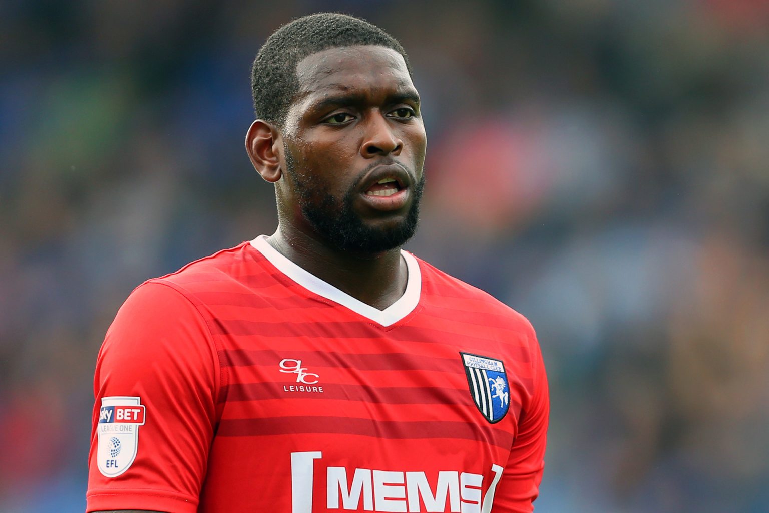 لاعب أرسنال السابق ينضم لنادٍ جديد بعد خروجه من السجن