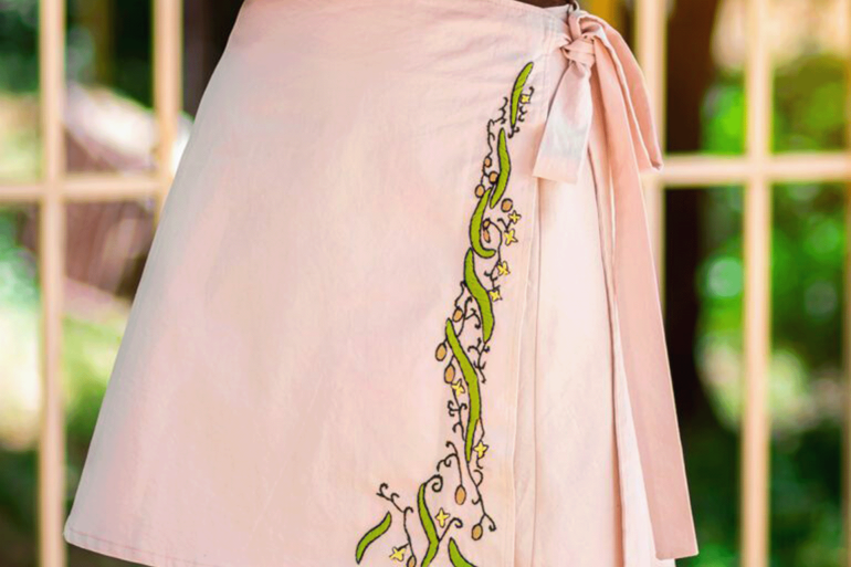 تنورة مستوحاة من التصميم الإدلبي_ مصرح باستخدامها من قِبَل الجزيرة نت_