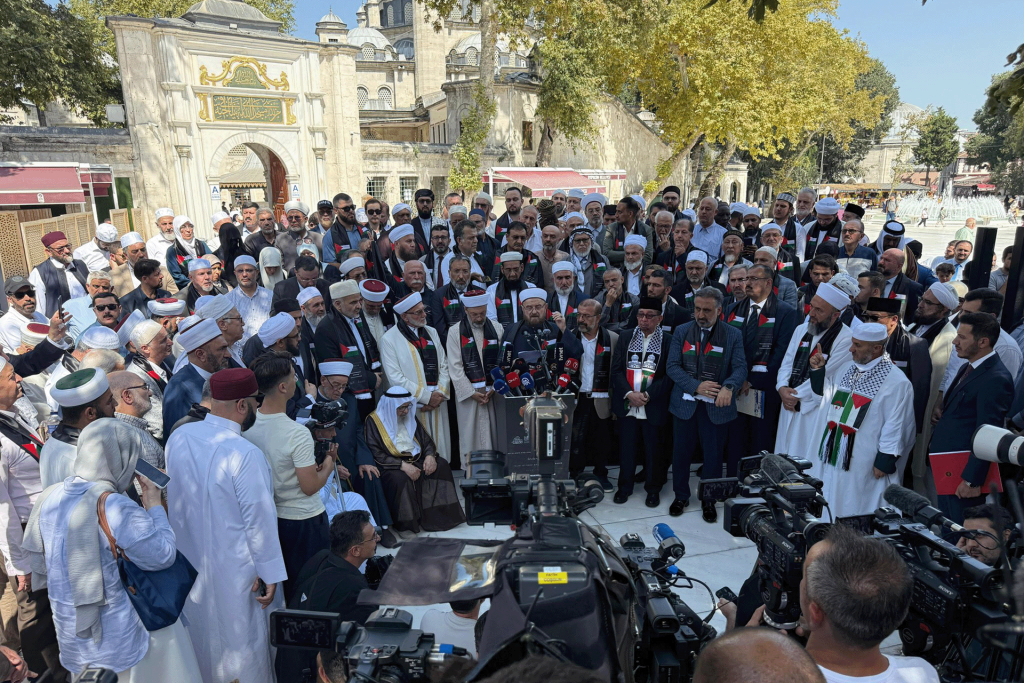 مطالب مؤتمر اتحاد علماء المسلمين من إسطنبول بدعم غزة
