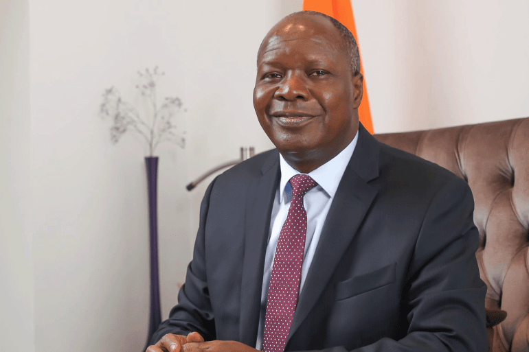 Dr ABDALLAH ALBERT TOIKEUSSE MABRI الوزير المستشار للرئيس وتارا (الجزيرة) ساحل العاج