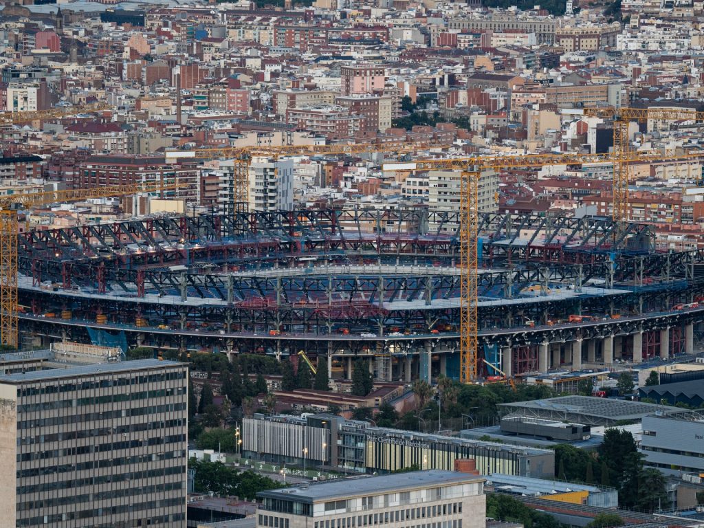 السماح لبرشلونة بالعودة جزئيا لملعب كامب نو ببداية الموسم الجديد