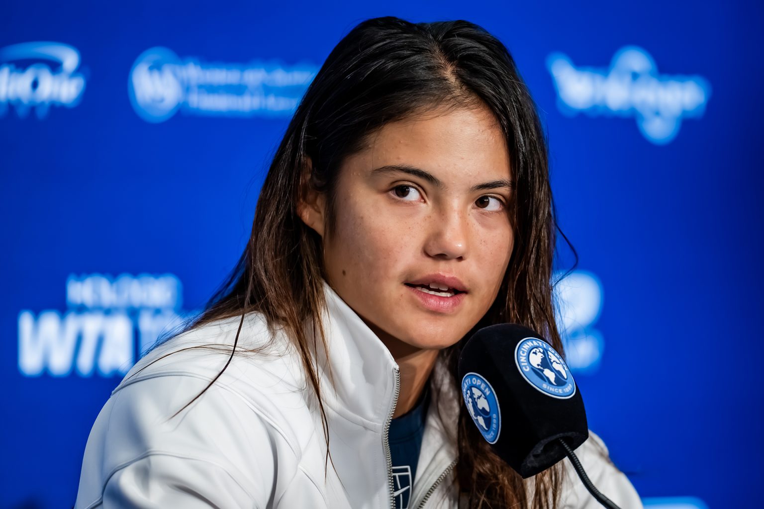 شاهد.. لاعبة تنس تطلب إخراج طفل من المدرجات بسبب بكائه