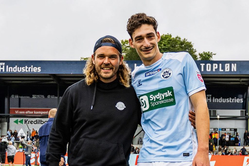 كيس من البطاطا جائزة رجل المباراة بالدوري الدانماركي