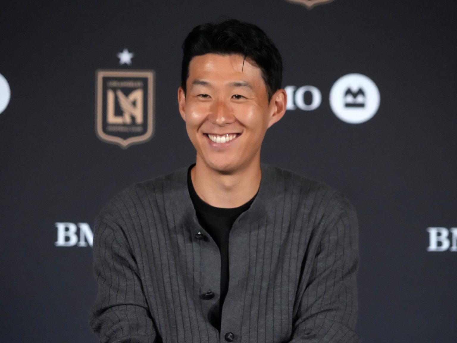 سياسية أميركية ترتكب خطأ فادحا أثناء تقديم الكوري الجنوبي سون