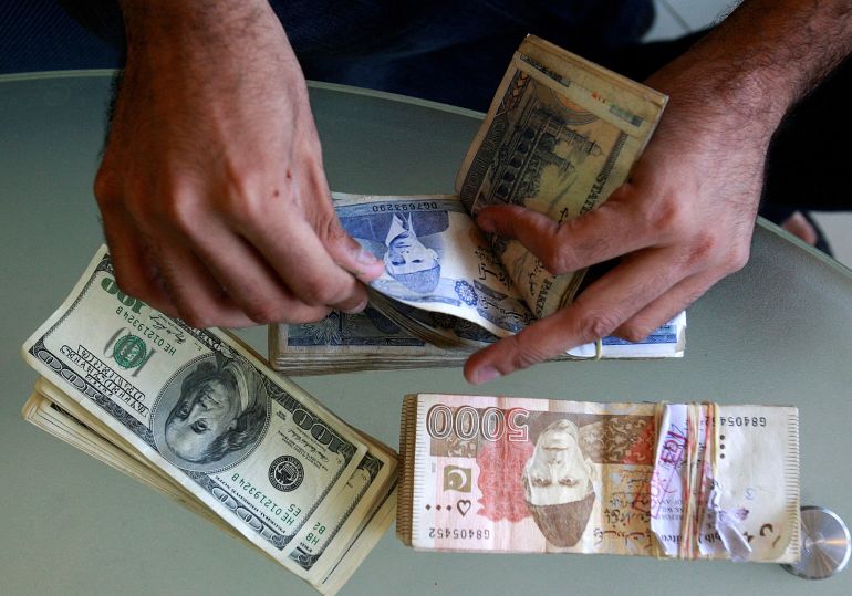 FILE PHOTO: -Pakistani budget caught between IMF expectations and election