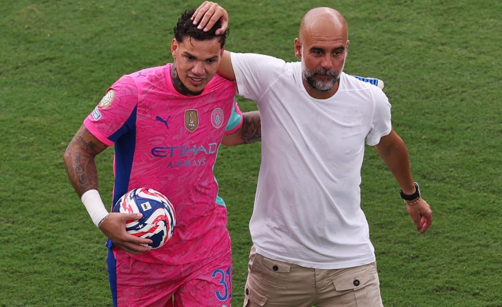 غوارديولا يحسم شائعات رحيل حارسه الأساسي إيدرسون إلى الدوري التركي