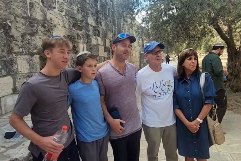 ،عائلة يهودية مهاجرة من أميركا تصلي داخل الأقصى، مواقع التواصل Yehudah Glick على الفيسبوك