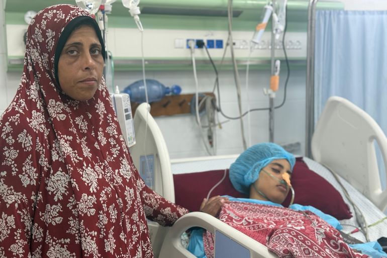 دينا شاهين "ضيفة التقرير" مصابة حرب تعجز عن الحركة والنزوح لإصابتها البليغة في أحشائها